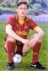 Listen to francesco totti by young totti on deezer. 90s Football Auf Twitter A Brilliant Picture Of A Young Francesco Totti