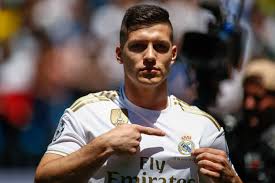 La lista de jugadores con los que la real va a recibir al elche la componen los porteros remiro y moyá, y los jugadores de campo zaldua, illarramendi. Bei Real Madrid Wieder Verschmaht Verlasst Luka Jovic Die Koniglichen Wieder