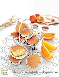 Press about 1 1/2 tablespoon of the mixture into the bottom of each cupcake liners and bake 6 minutes, then set aside to cool. Citra S Home Diary Bolu Kering Jeruk Dengan Video Indonesian Vintage Orange Mini Cake With Video