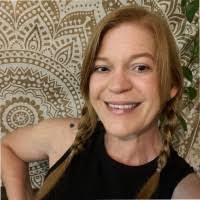 Lea Simmons's Instagram, Twitter & Facebook