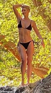 Paulina porizkova was born on april 9, 1965 in prostejov, czechoslovakia as pavlina porizkova. Paulina Porizkova 54 Shares A Sexy Topless Photo From Her Costa Rican Vacation Express Digest