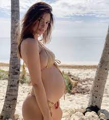 The latest tweets from @emrata Pregnant Emily Ratajkowski Models Baby Bump In Bikini People Com
