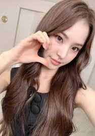 Mai (izna) Profile, Age, Birthday, Height, & Facts