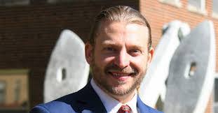 Kit Nicholas's Instagram, Twitter & Facebook