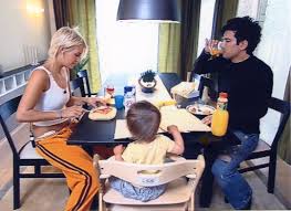 Sarah connor ist mutter von vier kindern. Popstar Hausfrau Mama Sarah Connor In Der Rolle Ihres Lebens Presseportal