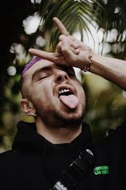 Videoclipul piesei „fața blue a fost filmat și regizat de quba, iar pentru această piesă a fost creat un filtru special pentru instagram. Arhive Artisti Pop Dance Contact Artist