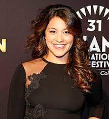 She wearing shoe size to be 8 us and dress size 10 us. Gina Rodriguez Wikipedia