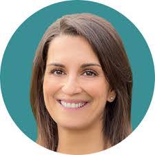 Kelly Langan's Instagram, Twitter & Facebook