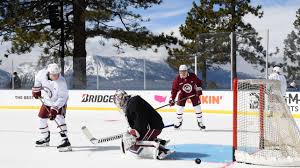 And even some spectators getting in a walk by the rink! Zqgwdshiwk8fam