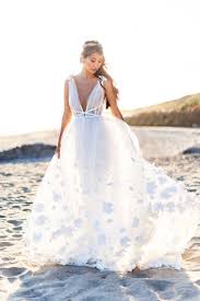 This Ethereal Malibu Wedding Inspiration Is Perfect For Beach Brides Wedding Dresses Wedding Dresses Lace Wedding Dresses Vintage