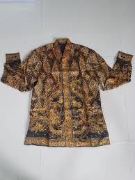 95.000, grosir baju batik pria, toko baju pria online termurah di indonesia. Kemeja Batik Gold Fesyen Pria Pakaian Atasan Di Carousell