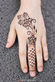 Pin Auf Finger Mehndi Design