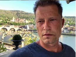 Hier twittert til schweiger und seine barefoot crew zu aktuellen ereignissen und projekten. Prominenter Besuch Til Schweiger Macht Station In Heidelberg Nachrichten Aus Heidelberg Rnz