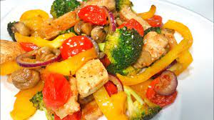 Un blog cu chef de joaca si un pic de autoironie, cu toata seriozitatea. ReÈ›etÄƒ De Mancare DelicioasÄƒ È™i SÄƒnÄƒtoasÄƒ SalatÄƒ Cu Broccoli È™i Piept De Pui Olesea Slavinski Youtube