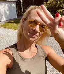 Annette Bergstrom's Instagram, Twitter & Facebook