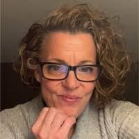 Michelle Dacey's Instagram, Twitter & Facebook