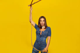 Jun 02, 2021 · come da qualche anno a questa parte, non può essere estate senza una canzone di elettra lamborghini. Elettra Lamborghini Pistolero Certificato Disco Di Platino Cherry Press