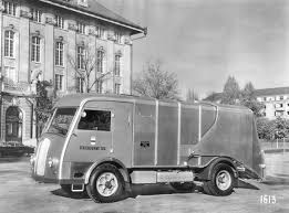 So wurde 1897 das erste müllfuhrwerk gebaut, eingerichtet für die staubfreie entleerung von mülleimern unterschiedlicher größen. Eine Epoche Geht Zu Ende Zentralplus