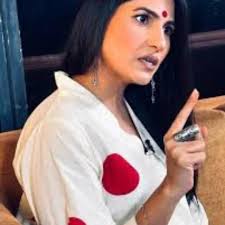 Retired IPS officer Amitabh Thakur has filed a complaint against Rubika  Liyaqat with the Ministry of Information and Broadcasting, alleging that as  an anchor, she engages in discriminatory behavior towards leaders of