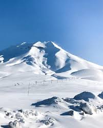 Descuentos de hasta 40%, argentina le ofrece a brasil una histórica preventa para disfrutar de la nieve en 2021. Los Andes Siguen Acumulando Nieve Hasta 4 Metros Con Las Estaciones Cerradas