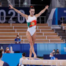 Filipa martins fechou o ano de 2015 na liderança do ranking mundial de paralelas assimétricas com 20 anos, filipa martins está destinada a fazer história na ginástica artística em portugal ao chegar. H9 Btip7n45x5m