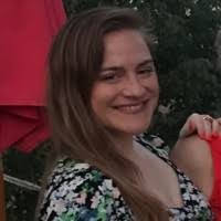 Elizabeth Pohl's Instagram, Twitter & Facebook