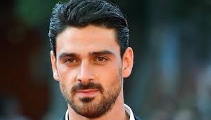 I paparazzi di alfonso signorini hanno pizzicato la famosa ballerina di amici di maria de filippi, tra le. Michele Morrone Victim Of Hyenas The Joke