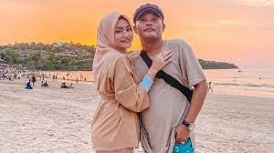 Selain menjadi mualaf, ada sosok komedian sule yang terus terlihat bersama nathalie. Nathalie Holscher Dituduh Selingkuh Sule Lapor Polisi