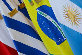 Com 3,6 milhões de habitantes, o uruguai apresenta hoje números históricos de internações em unidades de terapia intensiva (uti). Brasil Argentina Uruguai E Paraguai Assinam Acordo Sobre Comercio Eletronico O Tempo