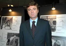 Il marito di sabrina ferilli si chiama flavio è nato a rho il 27 giugno 1963.si è laureato in architettura al politecnico di milano e successivamente si è specializzato in finanza e direzione aziendale nell'ambito del settore immobiliare all'università bocconi. Flavio Cattaneo Dalla Rai A Telecom Italia Fotostoria La Repubblica