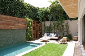 Lamentablemente no todos tenemos la suerte de contar con un espacio al aire libre en casa, pero para quienes si lo tengan, aquí van algunas ideas para patios. Aprovecha Al Maximo Tu Patio O Terraza Ideas Jardineros Patio Con Piscina Pequenas Piscinas Patios Traseros
