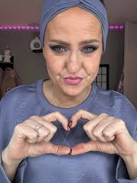 🤷🏼‍♀️🤳Ever wonder why some women can't stop taking selfies? Because she  FINALLY found the beauty inside herself that she always thought she was  lacking❤️ Because she's not ashamed of what she's become!!🫶