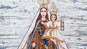 Devotees carry a statue of the. Estudio 9 Mosaico De La Virgen Del Carmen En El Vaticano Vatican News
