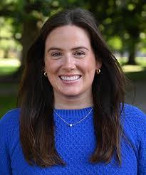 Danielle Kearns's Instagram, Twitter & Facebook