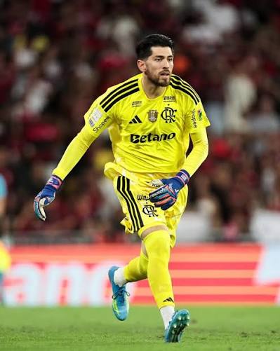 🔴⚫⚠️River Plate monitora situa&ccedil;&atilde;o de Rossi e pode disputar contrata&ccedil;&atilde;o de goleiro do Flamengo! O River Plate demonstrou interesse na contrata&ccedil;&atilde;o do goleiro Agust&iacute;n Rossi, atualmente no Flamengo. O clube argentino avalia