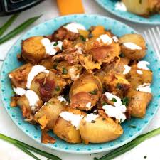 Plus a secret tip to keeping the potatoes crispier in the crockpot. Loaded Slow Cooker Potatoes Video Sweet And Savory Meals