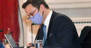 A lawyer, he entered politics in 1999 as a member of both luxembourg city's communal council and the chamber of deputies. Covid Bettel Deconfine Le Pays Reconfine Le Quotidien