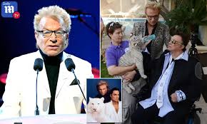 Fischbacher fell in love with his craft after getting a magic book at a young age. Siegfried Fischbacher 79 Had Life Saving Heart Surgery After Collapsing In Pain In Germany Daily Mail Online