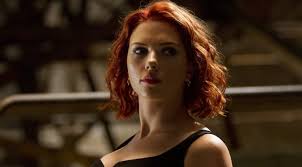 Oben ist es unordentlich und die seiten sind rasiert. Erhalt Black Widow Bald Ihren Eigenen Marvel Film