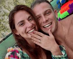 Incêndio que matou médica brasileira de 24 anos, após ficar noiva, foi no  quinto andar de luxuoso hotel da Tailândia. Noivo, de 26, pulou de janela.  Família vai receber indenização de 180 mil reais