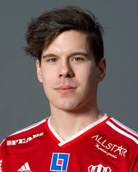 Martin Oscarsson förlänger