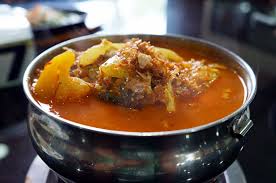 Sayur asam pedas siap untuk dinikmati dengan sepiring nasi. Temukan Ikan Asam Pedas Khas Pontianak Di Pondok Ale Ale Tukang Jalan Jajan