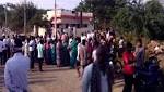 leader stoned death, supporters thrash