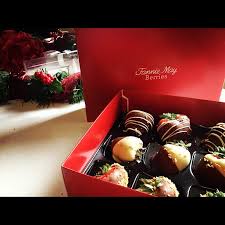 Gourmet Chocolate-Dipped Strawberries from Fannie May Chocolates *Giveaway* 