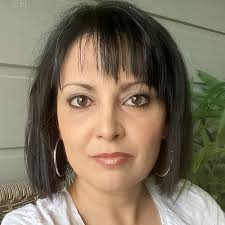 Amazon.com: Following the Echoes: The Quest to Uncover a True Wartime Story  of Love, Loss, and Legacy: 9781039188396: Reppen, Claudia Fox, Fox, Lance:  Libros