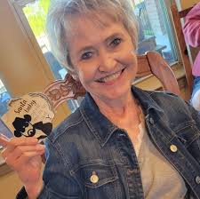 Announcement of a mother's passing