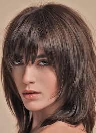 Gli stilisti consigliano di selezionare tagli di capelli per bambini dai 10 ai 13 anni, tenendo conto delle peculiarità della struttura dei capelli e dei desideri personali della giovane bellezza. Taglio Di Capelli Aurora Per Capelli Medi Corti E Lunghi Idee Con Una Foto