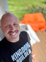 Ever wonder why some people walk into a room and instantly have everyone's  attention… while others stay invisible? I feel I've gotten pretty good at  it! It's not luck. It's not even