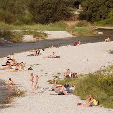 Mit seiner 375 hektar großen grünanlage gehört er zu den größeren parkanlagen der welt. Flacher Am Wochenede Bild Von Flaucher Munchen Tripadvisor