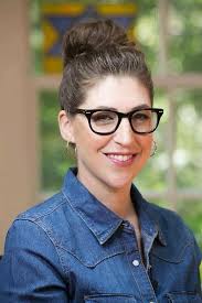 Mayim Bialik, who played Amy Farrah Fowler, wasn't just a talented  actress—she was the only cast member with a real PhD in neuroscience! When  she first joined the show in season three,